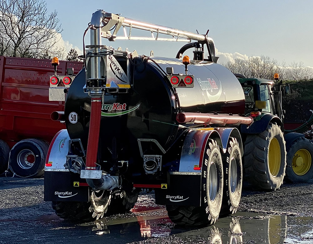 SlurryKat Tandem Axle Tanker med 750/60R26.5BKT og overføringsbom